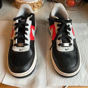 Nike boys size 6 air-force 1